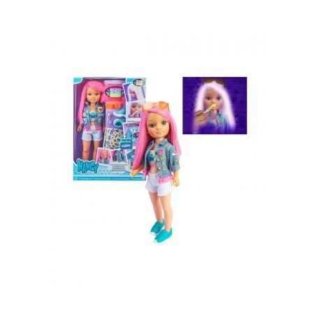 Nancy Un Día Brillando En La Oscuridad 